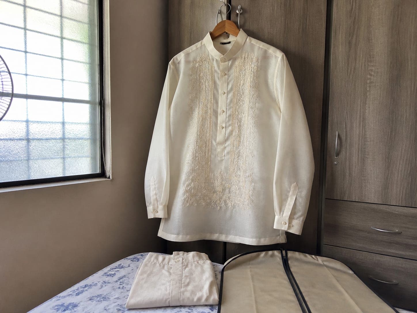 Cream embroidered Barong Tagalog, size M