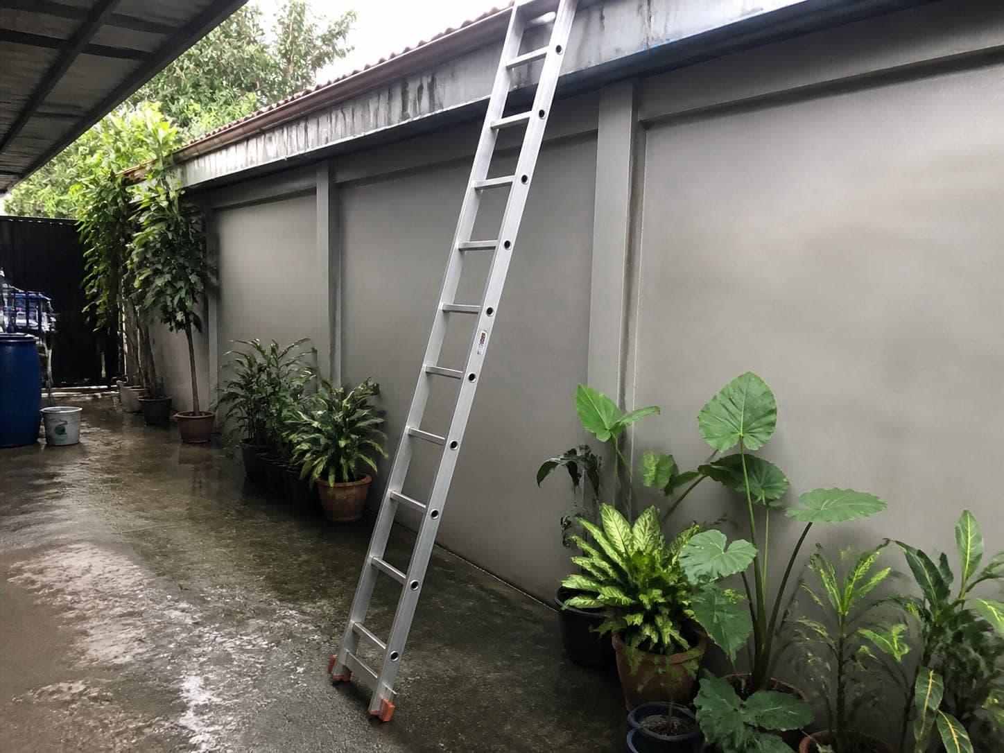 20-foot aluminum extension ladder