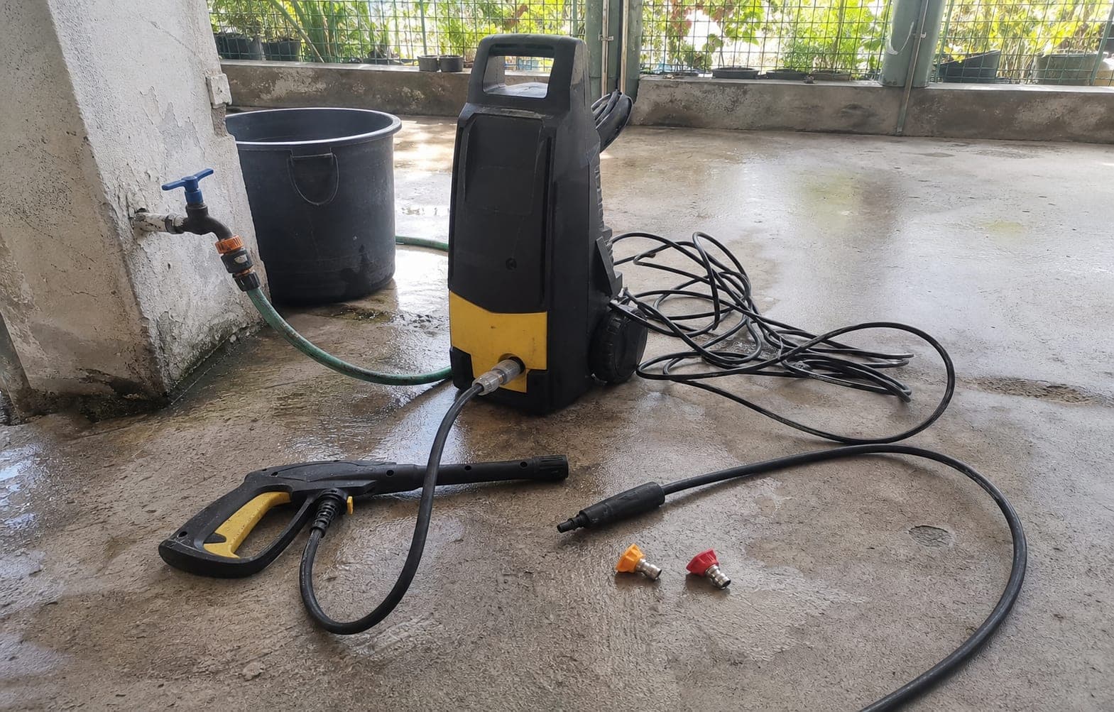 Pressure washer with hose and nozzles